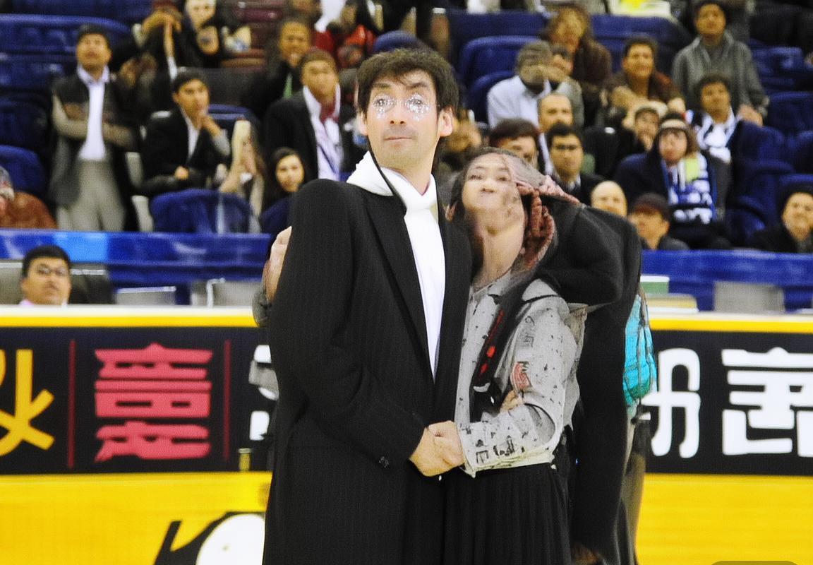 2009年NBA季后赛霍华德独霸骑士系列赛，书写传奇篇章(图2)