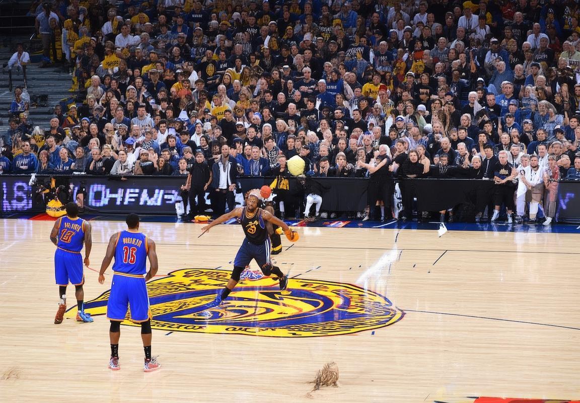 勒布朗欧文联手制胜，骑士主场大胜国王(图2)